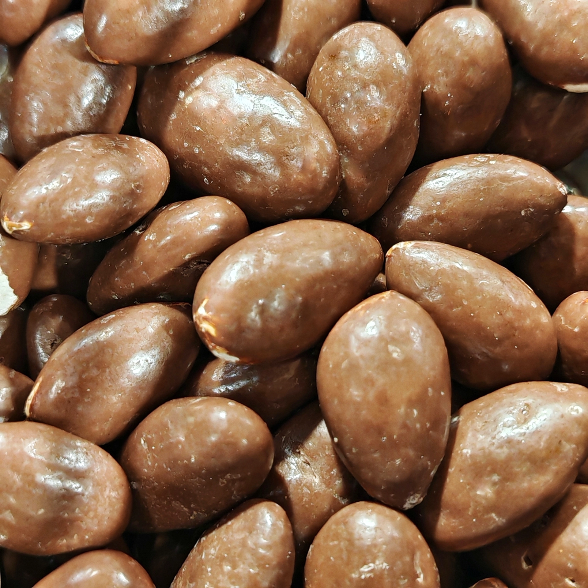 Mandle natural pražené v mléčné čokoládě