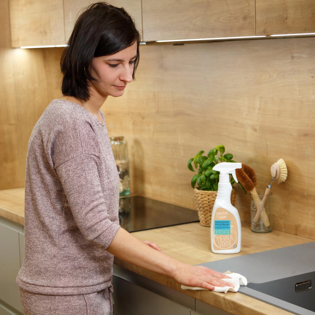 Dezinfekce na omyvatelné povrchy - citron a levandule - 750 ml