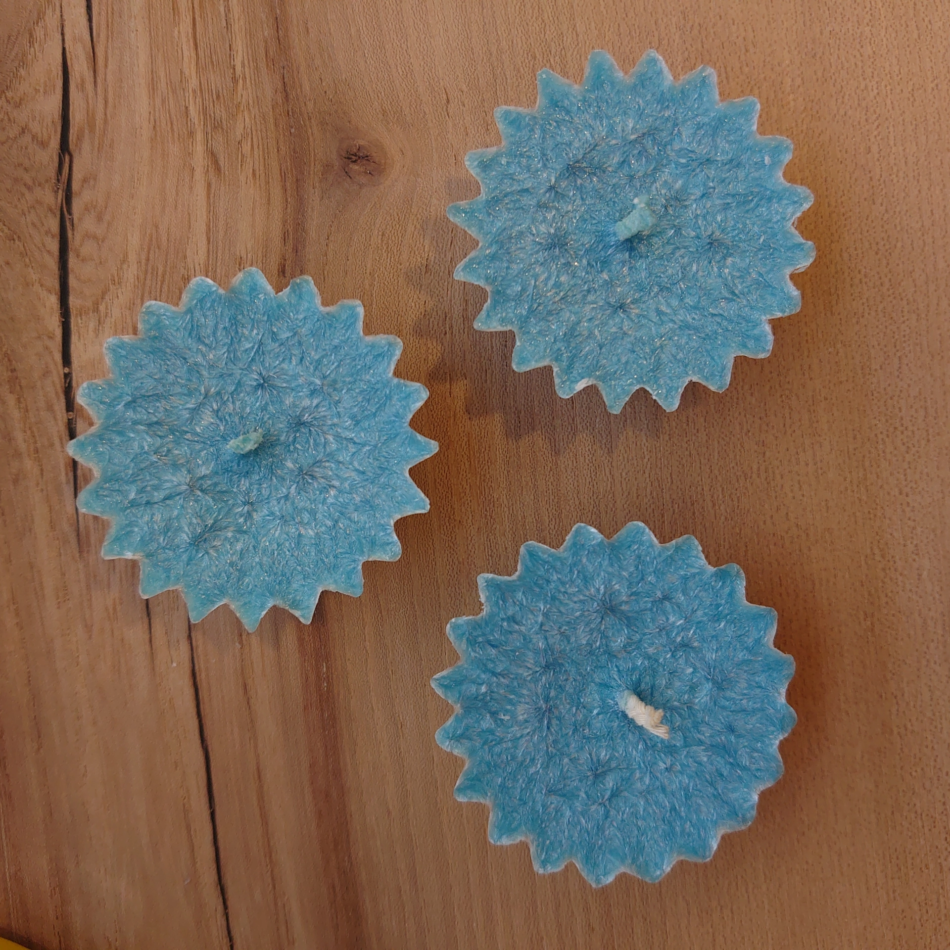 Modrá svíce Neha - plovoucí čajová